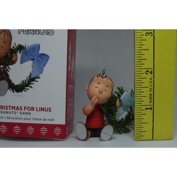 Hallmark Ornament 2017 Keepsake A Comfy Christmas for Linus Peanuts gang wreath - Picture 3 of 12